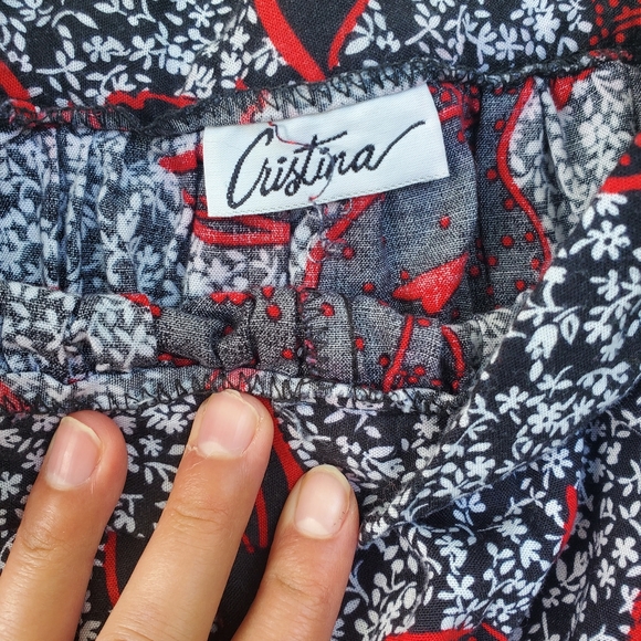 Midi skirt size small fits size 0-2  bkack , red and white very light ma… - Picture 4 of 4